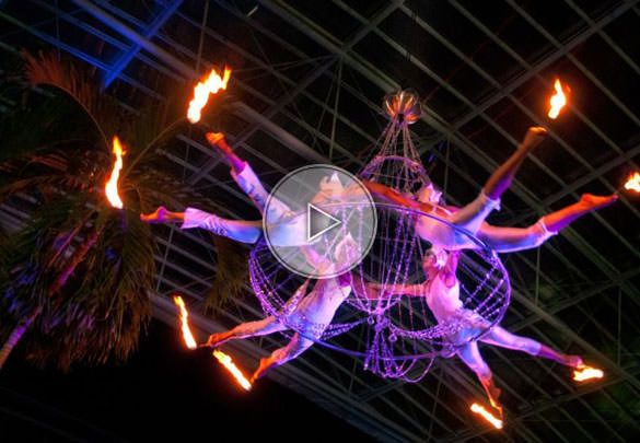 aerial chandelier, fire chandelier, aerial troup, aerial dancers, chandelier de feu, chandelier aérien, troupe aérienne