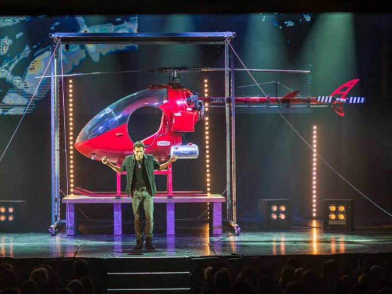 helicopter illusionist, illusionist, french illusionist, illusions, big illusions,