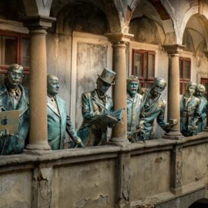 famous living statues, personalities living statues, celebrities living statues, living statue