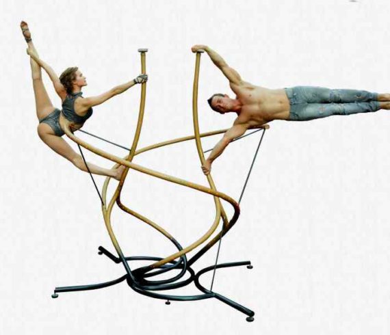 sculpture hand balance, hand balance on sculpture, duo hand balance, hand to hand, hand balance mixt,