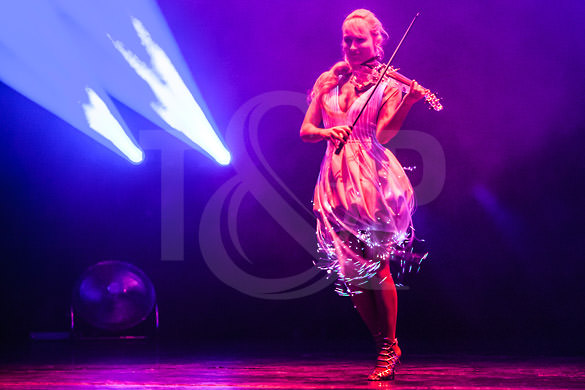 lighting violinist, laser violonist, music, event, hungary, budapest, show, hungarian french chamber of commerce
