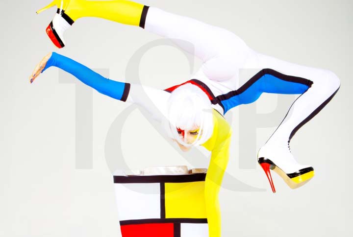 Apollo Circus Roncalli, Mondrian, handbalance, colored handbalance, roncalli, germany, apollo variete
