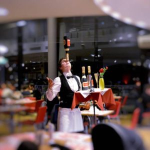champagne juggling show, champagne, champagne juggler, champagne show, champagner performer, champagne entertainment