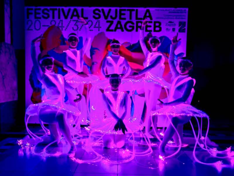 LED ballerinas, Festival of Lights, Zagreb, outdoor event, luminous acts, led show, led ballerinas croatia, led ballerinas zagreb, artists croatia, artists zagreb, zagreb show, zagreb event, zagreb artists, croatia event, croatia artists
