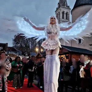 stilt walkers Paris, Paris stilt walker corporate event, book stilt walkers Paris, roaming stilt performers Paris, stilt walker show Paris
