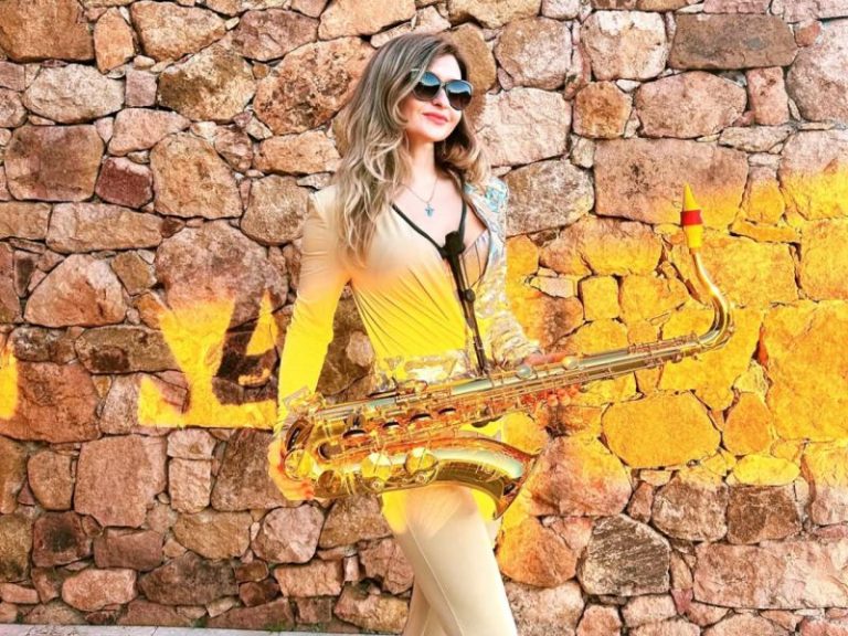 saxophonist Cannes, live saxophonist French Riviera, saxophonist Côte d’Azur, corporate event saxophone, luxury event sax player, roaming saxophonist reception, cocktail saxophone performance, saxophone welcome entertainment, saxophonist Hôtel Martinez, Cannes event live music
