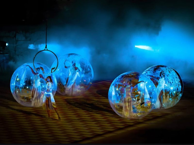 roaming bubble show, bubble performers event, giant bubble entertainment, immersive event animation, luxury event performers, roaming artists show, bubble act corporate event, visual entertainment 2025, unique event experience, interactive performance art
