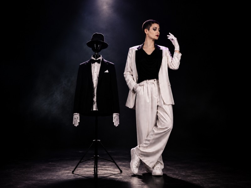visual illusion act, live event entertainment, illusion dance performance, corporate event entertainment, luxury event entertainment, theatrical performance, visual comedy act, international event performer, gala dinner entertainment, original stage act