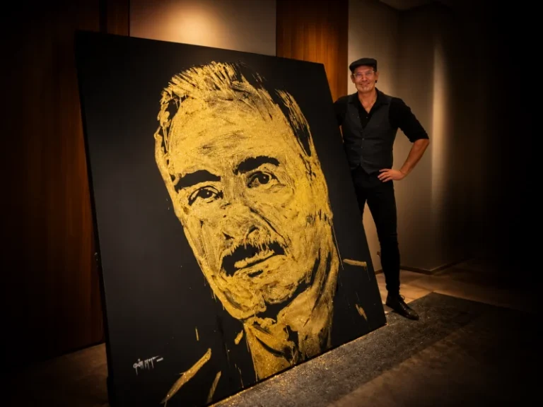 speed painter Libya, glue and glitter painting, live portrait painting, glitter speed painting performance, live painting at official ceremony, inauguration entertainment, speed painter for events, international event entertainment